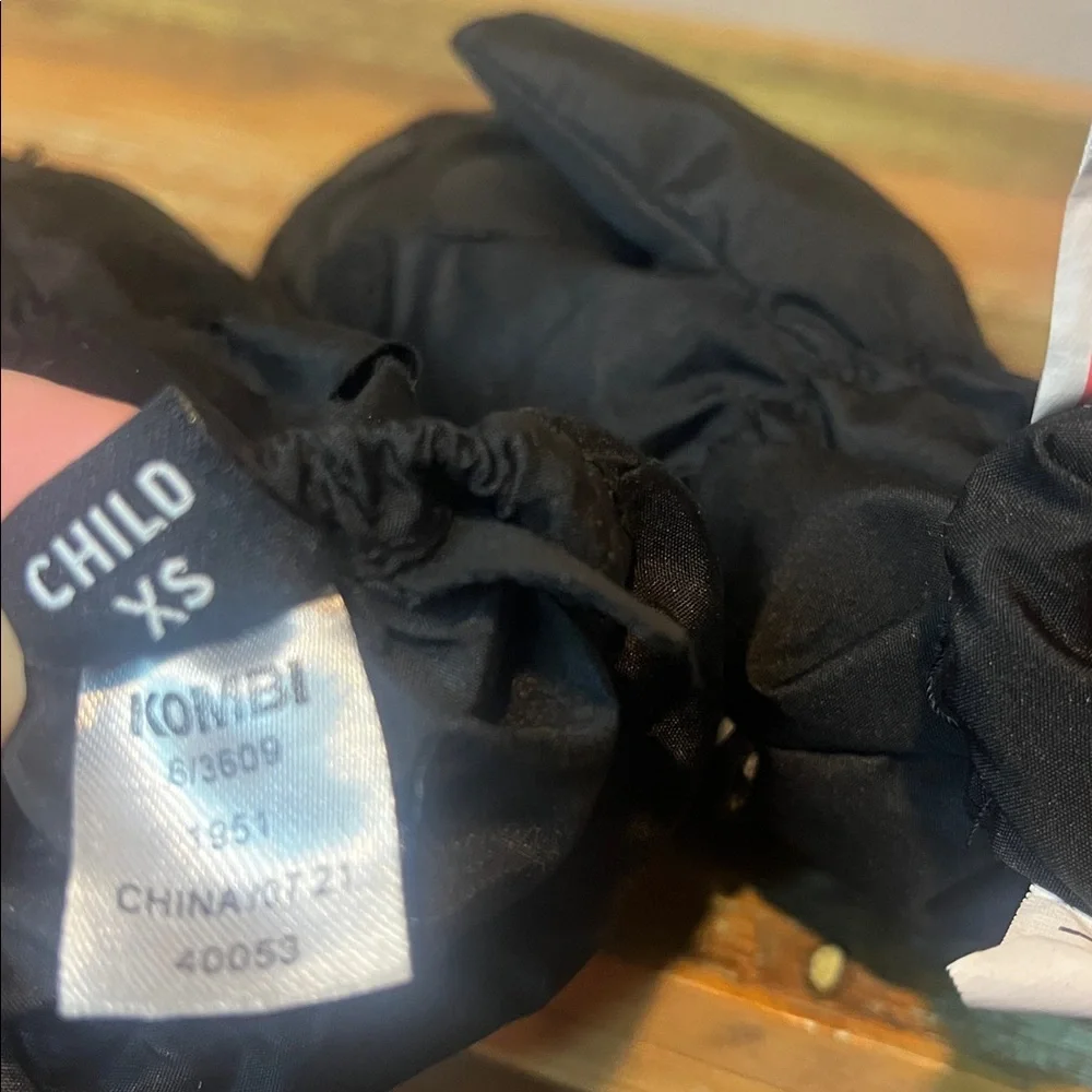 Kombi Kids Black Pull On Mittens Size XS